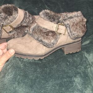 White Mountain-  Fur-Lined Ankle Boots- W Sz 8